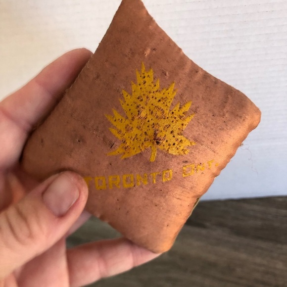 Vtg Toronto Souvenir Pin Cushion - Picture 5 of 12